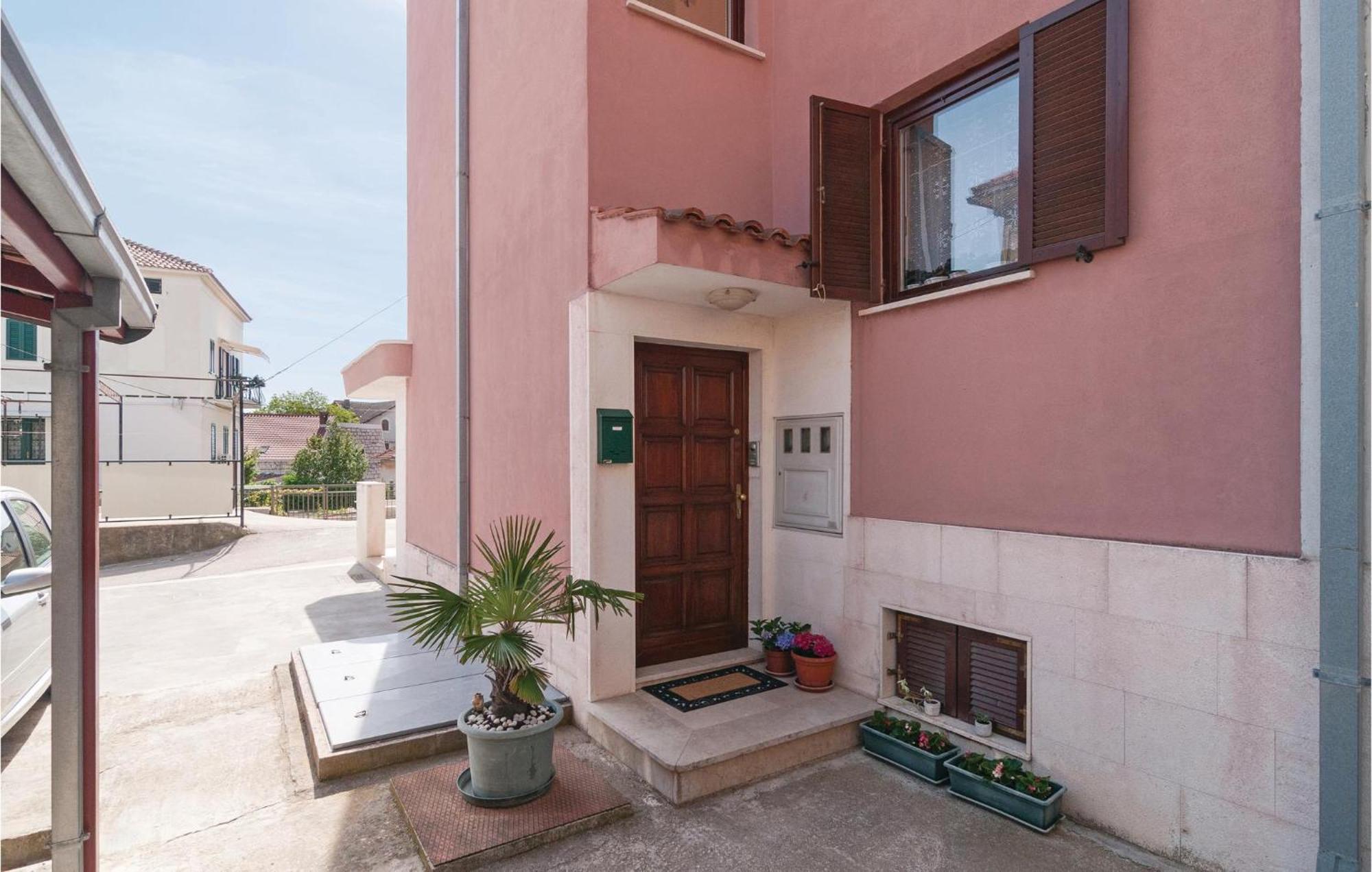 Lovely Apartment In Split With Wifi Zewnętrze zdjęcie