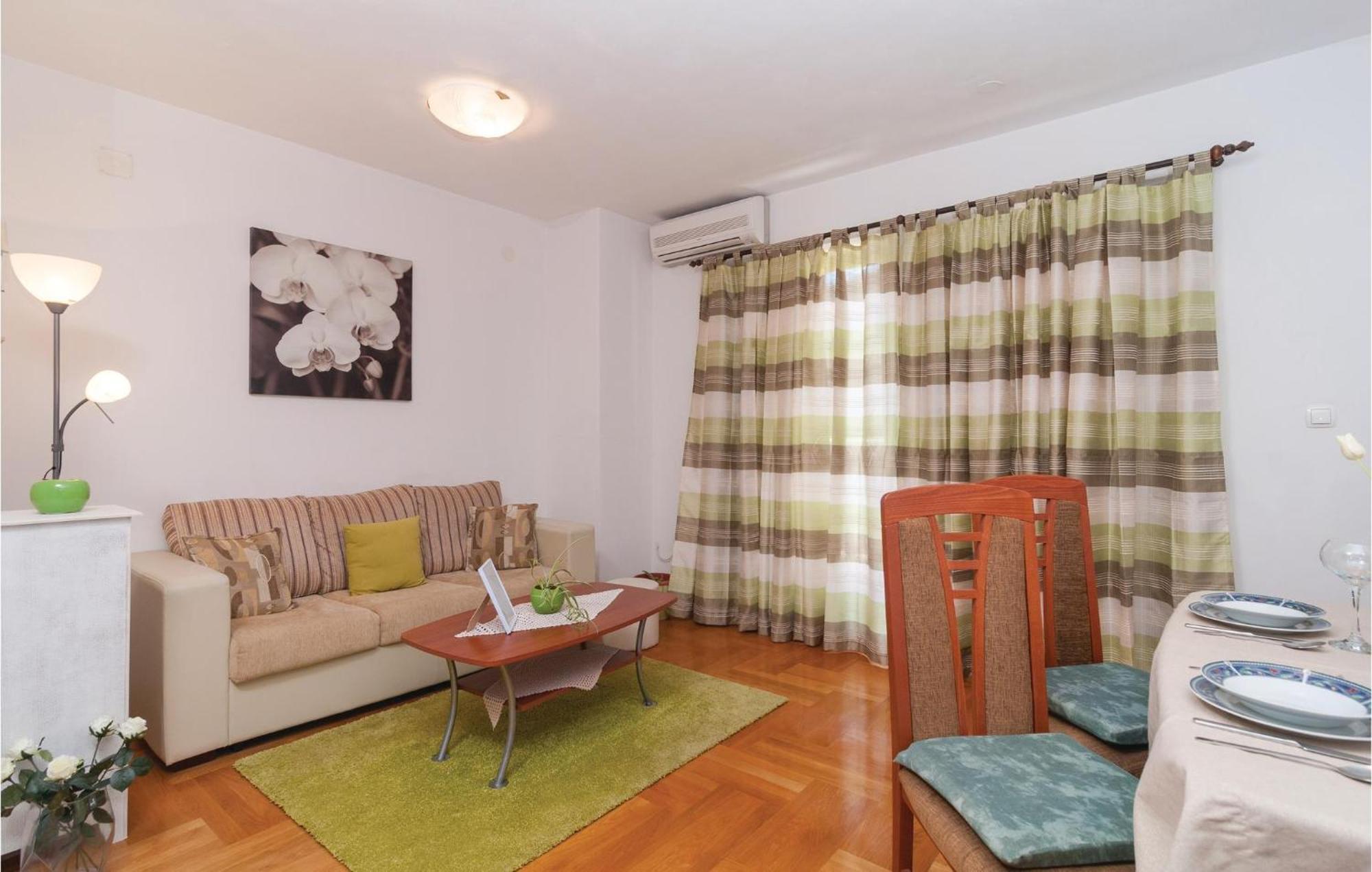 Lovely Apartment In Split With Wifi Zewnętrze zdjęcie
