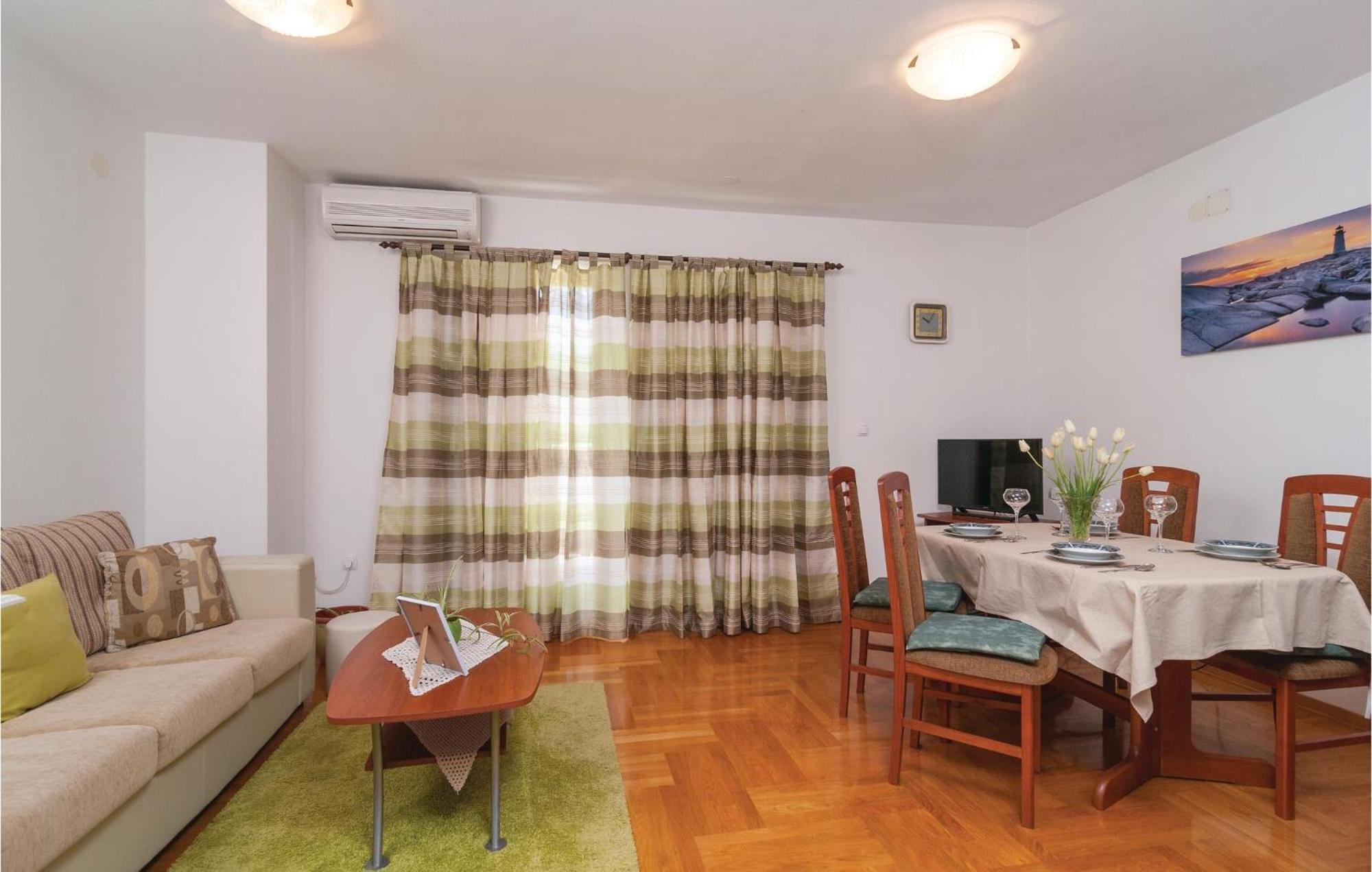 Lovely Apartment In Split With Wifi Zewnętrze zdjęcie